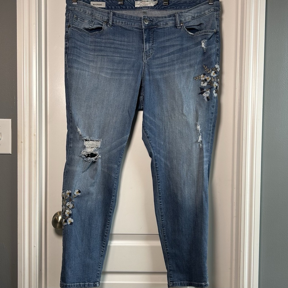 Torrid Floral Embroidered Distressed Mid Wash‎ Skinny Jeans Cottagecore Style